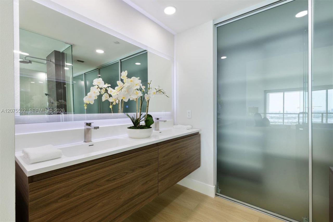 1040 Biscayne Blvd , Unit 3403, Miami, FL 33132 Photo
