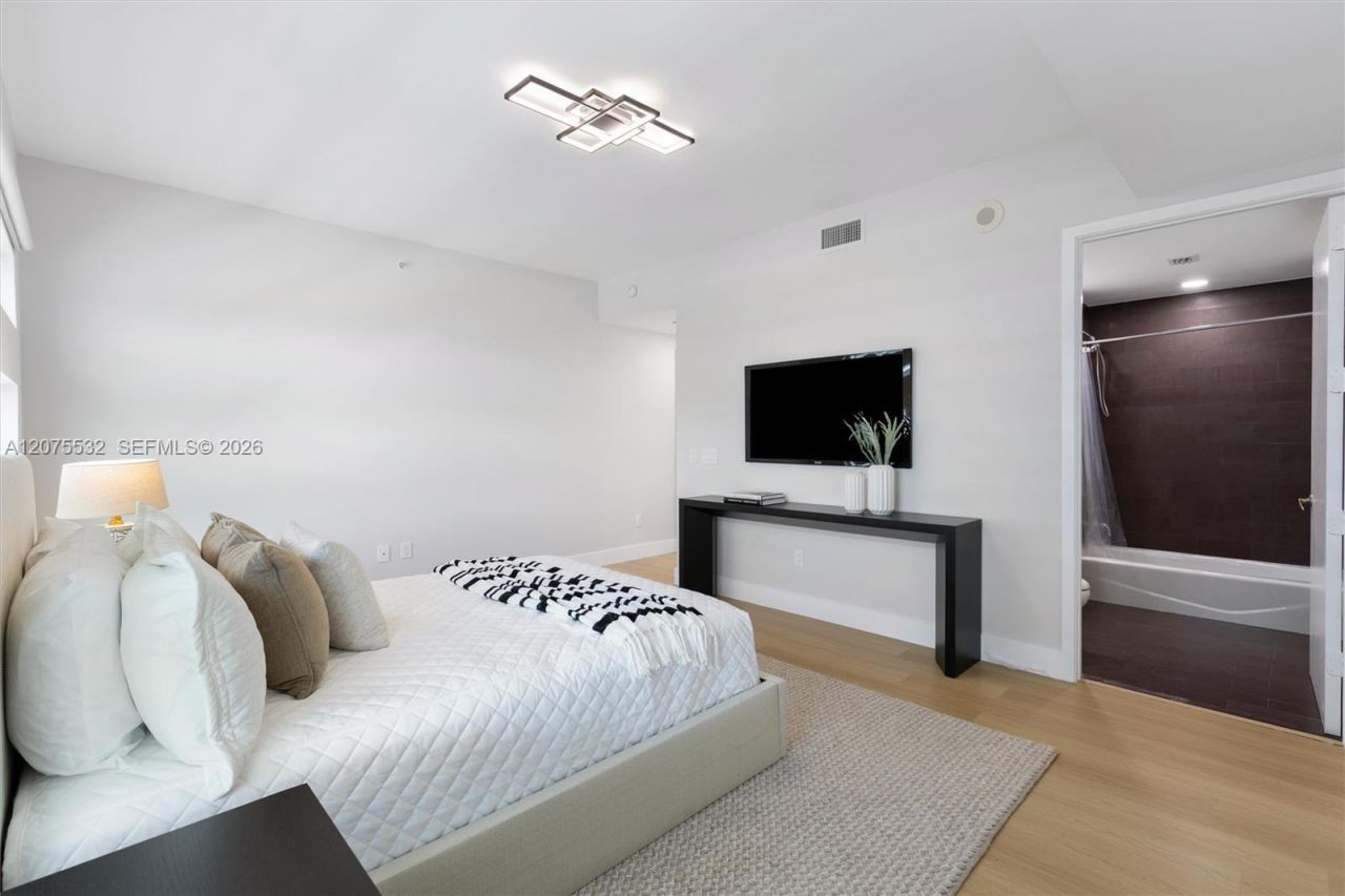 1040 Biscayne Blvd , Unit 3403, Miami, FL 33132 Photo