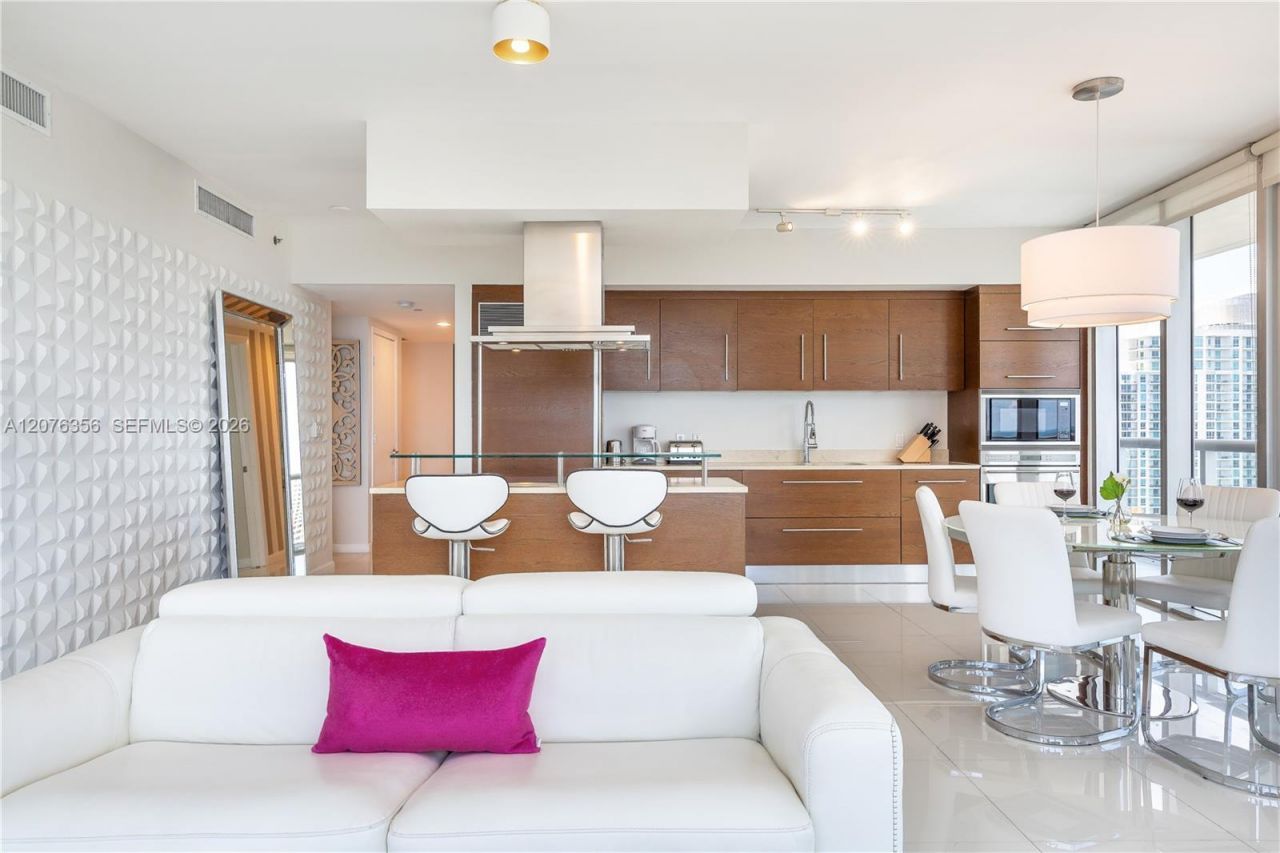 485 Brickell Ave , Unit 3410, Miami, FL 33131 Photo