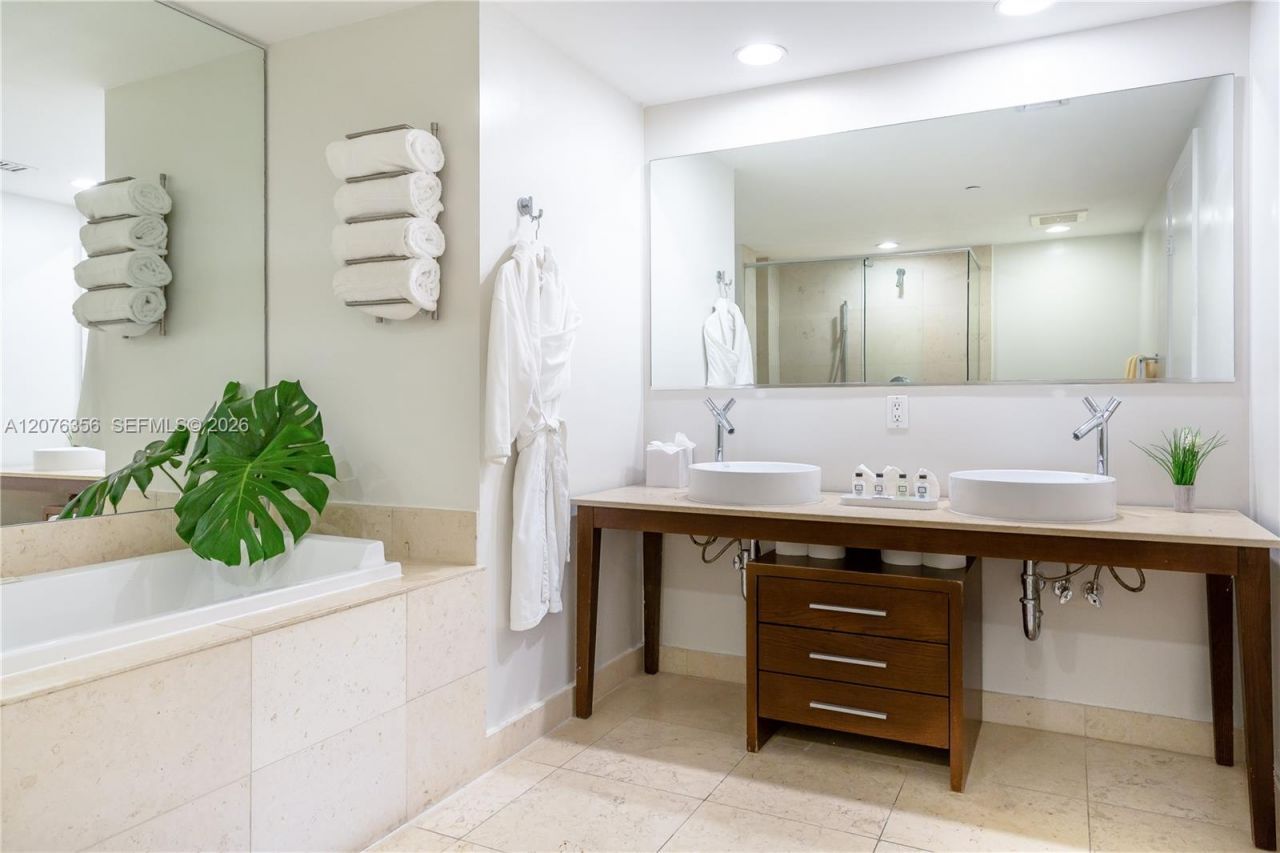 485 Brickell Ave , Unit 3410, Miami, FL 33131 Photo