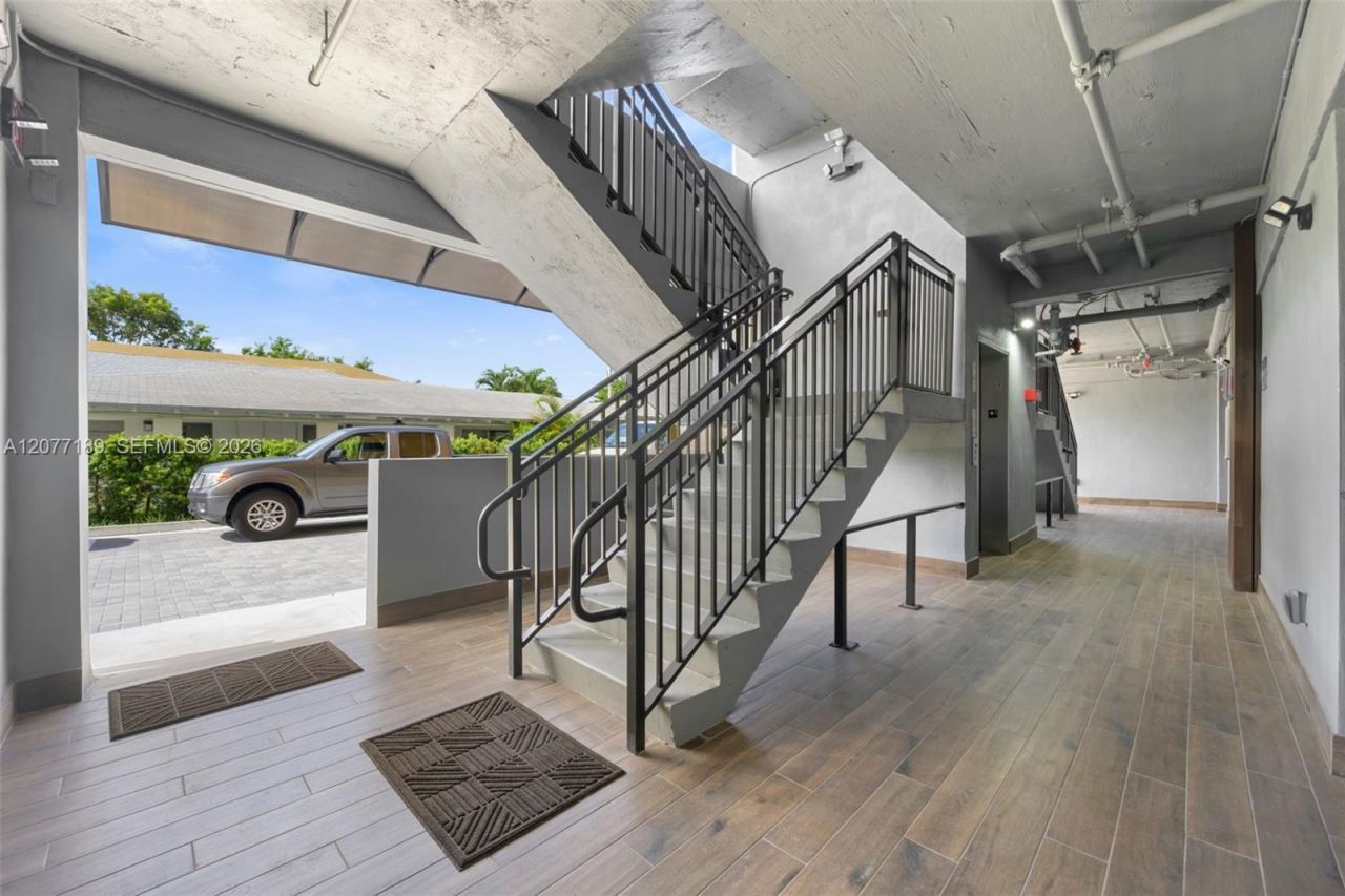 1020 NW 2 Ave , Unit 301, Hallandale Beach, FL 33009 Photo