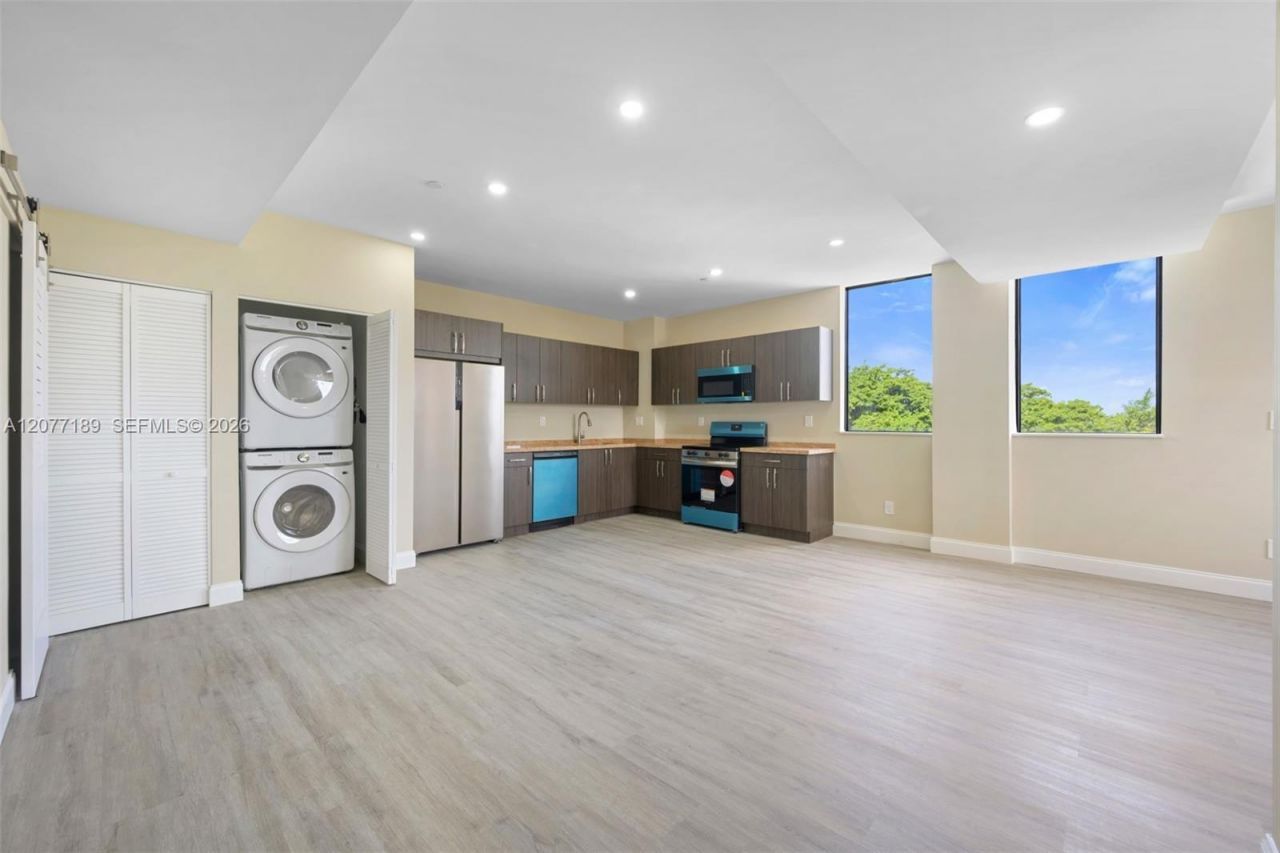 1020 NW 2 Ave , Unit 301, Hallandale Beach, FL 33009 Photo