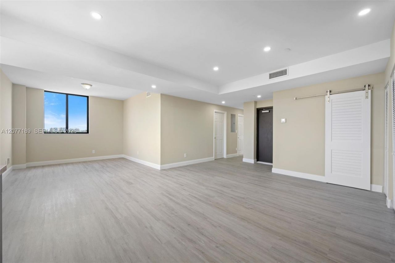 1020 NW 2 Ave , Unit 301, Hallandale Beach, FL 33009 Photo