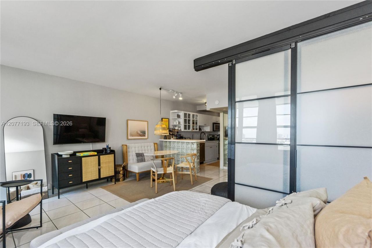 100 Lincoln Rd , Unit 1107, Miami Beach, FL 33139 Photo
