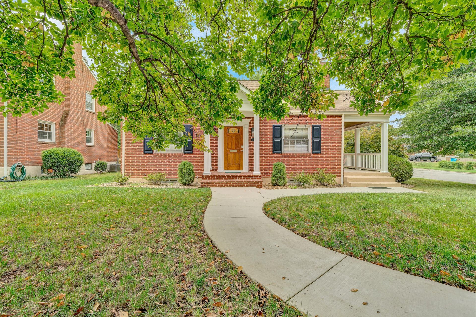 2420 Fairway Dr Sw, Roanoke, VA 24015 Main Photo