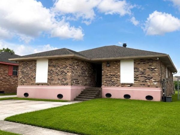 4618 VIRGILIAN Street , New Orleans, LA 70126