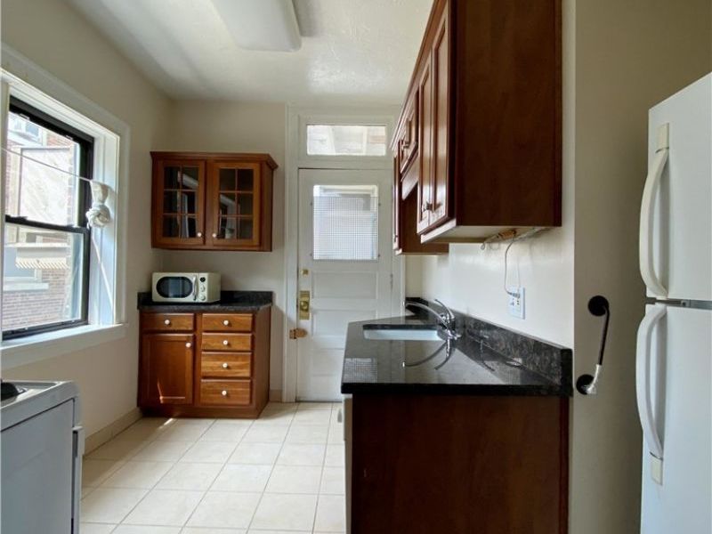 2469 Overlook Road, Unit Unit 1, Cleveland Heights, OH 44106 Photo 6