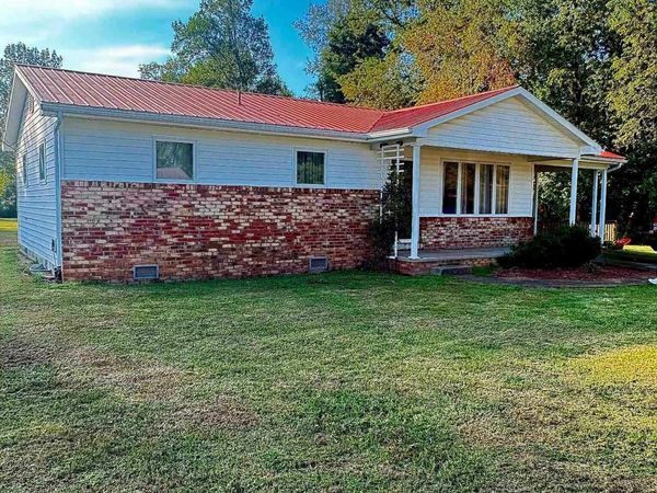 6 North, Milton, WV 25541