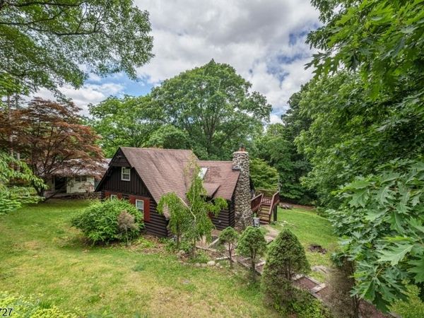 78 Woodlawn Rd, Sparta, NJ 07871