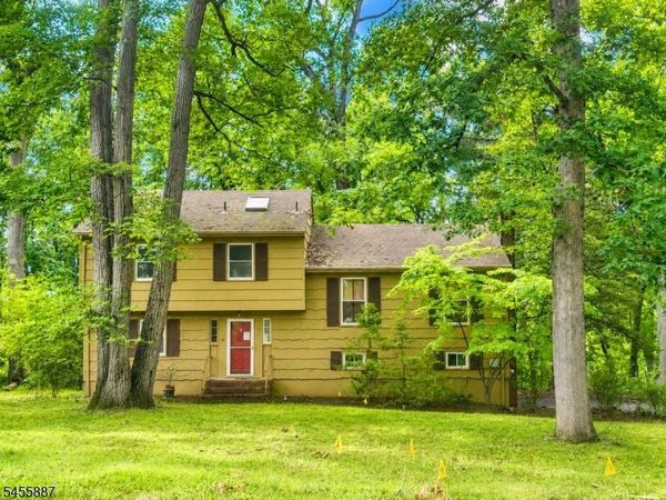 37 Goltra Dr, Bernards, NJ 07920