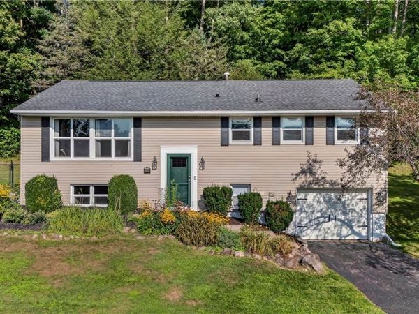 8711 S Greenbriar, Boston, NY 14025