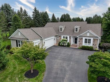4 Pine Hollow, Mendon, NY 14506