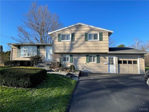 17 Juneberry Lane , Liverpool, NY 13090