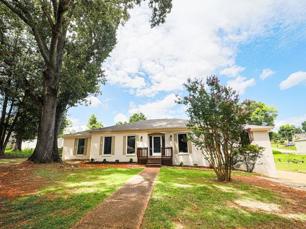 421 Nottingham Rd, Florence, AL 35633