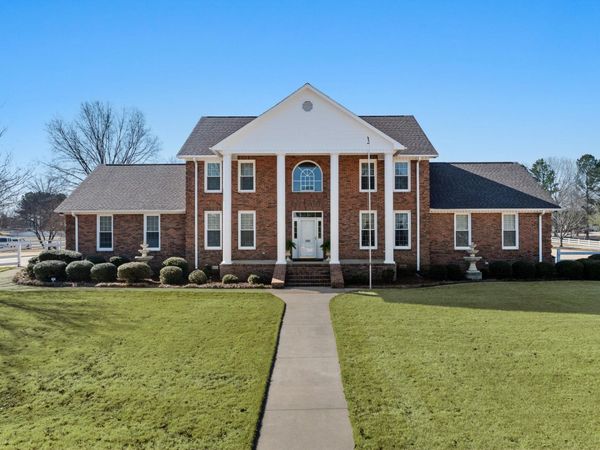 100 Meadow Hill Dr, Florence, AL 35633