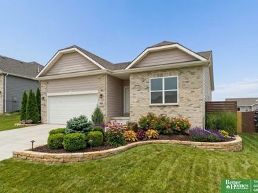 9806 Osprey Lane, Papillion, NE 68046