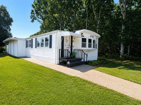 703 Fresh Pond ave , Calverton, NY 11933