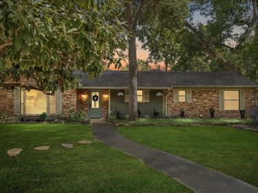 9812 Ravensway Drive, Dallas, TX 75238