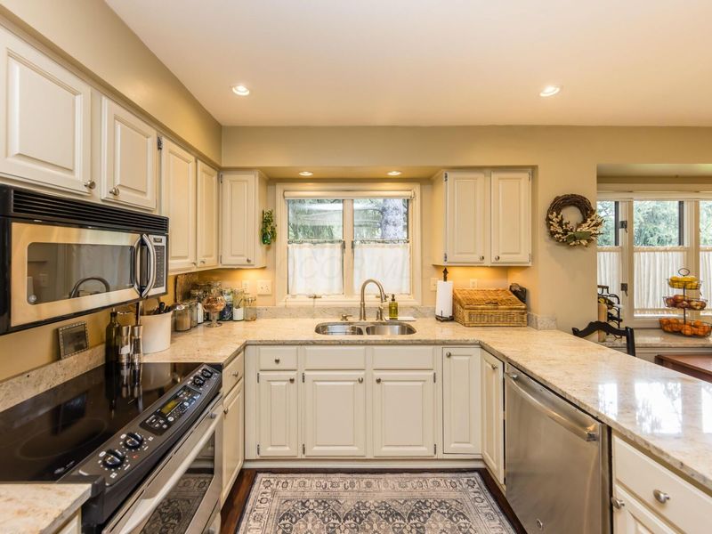6457 Strathaven Court E, Worthington, OH 43085 Photo 11