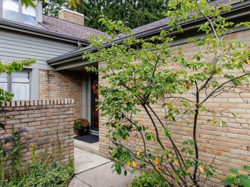 6457 Strathaven Court E, Worthington, OH 43085 Photo 2
