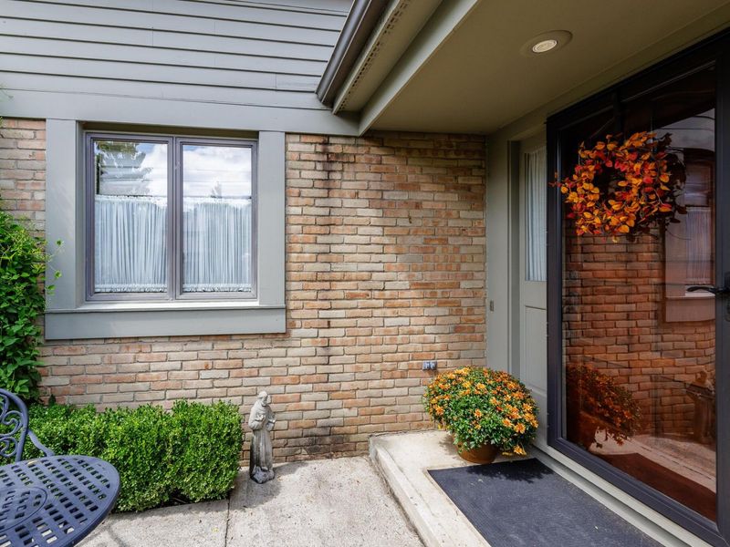 6457 Strathaven Court E, Worthington, OH 43085 Photo 3