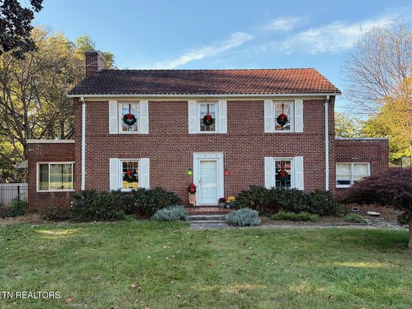 1015 Oak Park Ave, Maryville, TN 37803