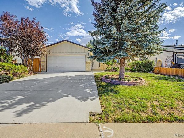 884 Madison Way , Bennett, CO 80102