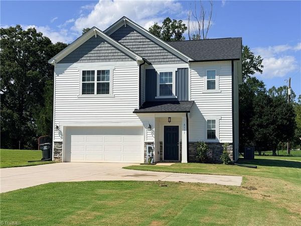 8117 Reynolda Road , Pfafftown, NC 27040