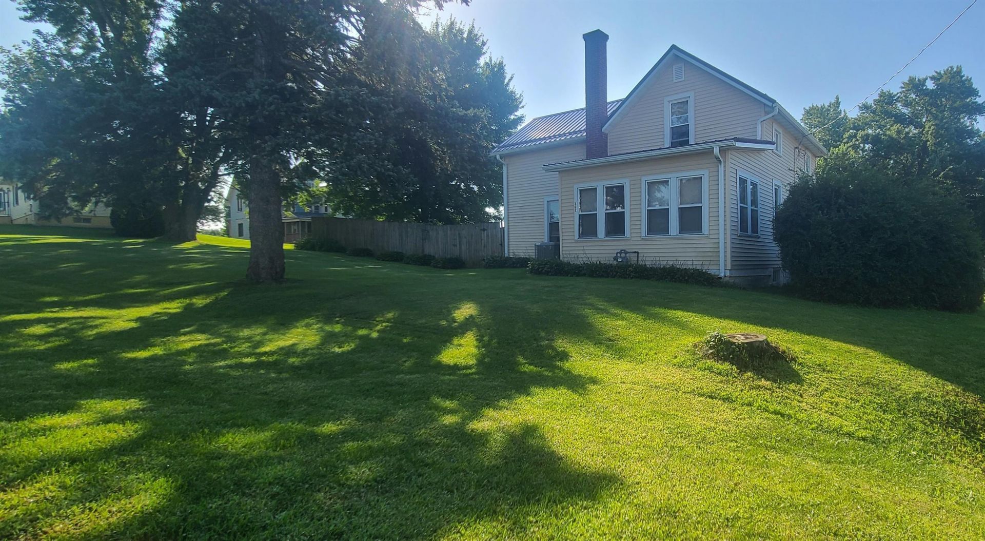 302 E Van Buren Street, Garnavillo, IA 52049 Main Photo