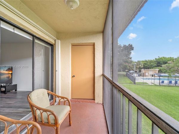 307 Lakeview Dr, Unit 202, Weston, FL 33326