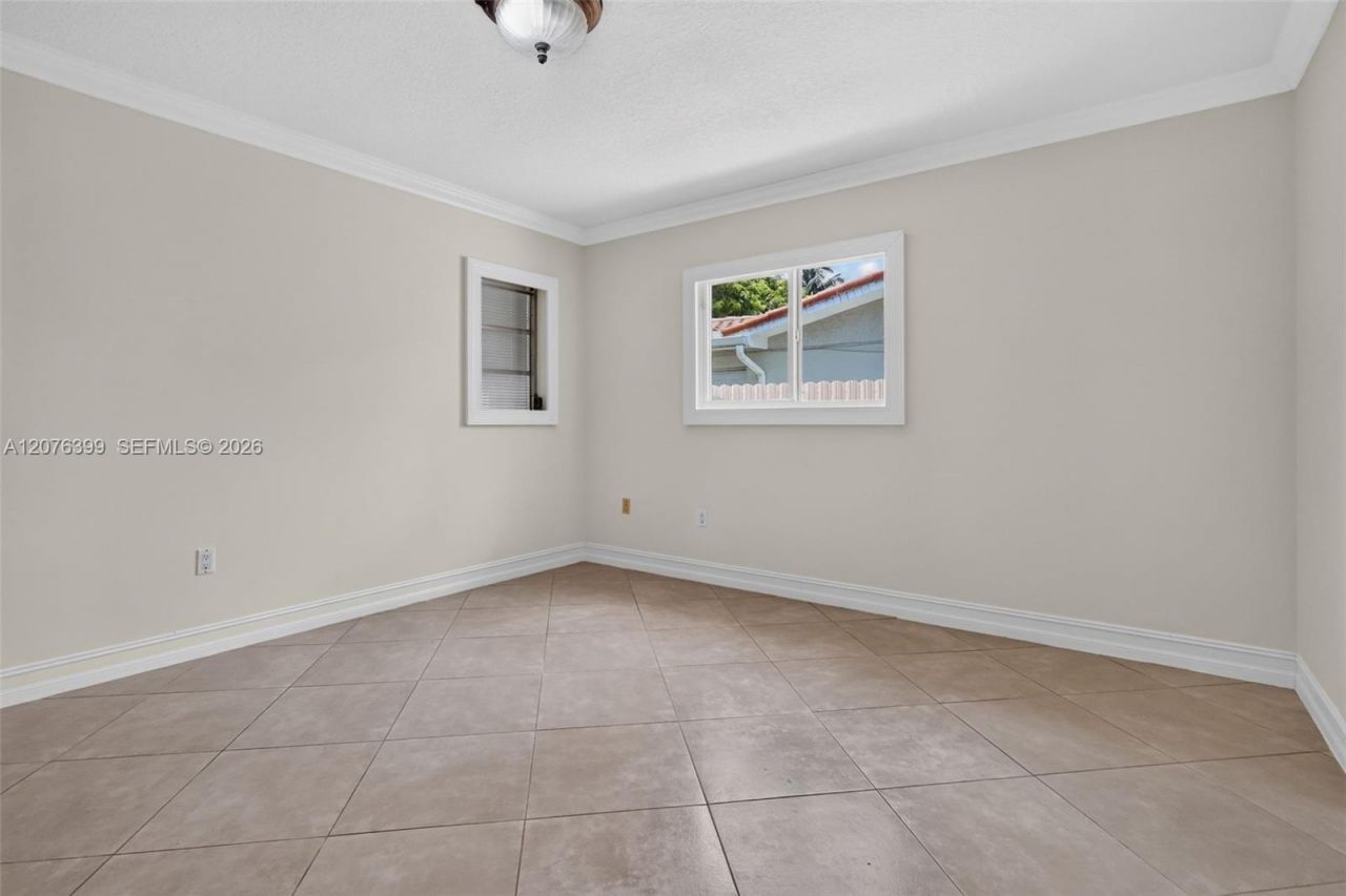 8936 SW 11th St , Miami, FL 33174 Photo