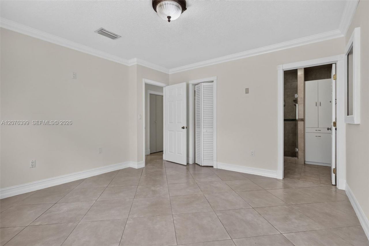 8936 SW 11th St , Miami, FL 33174 Photo