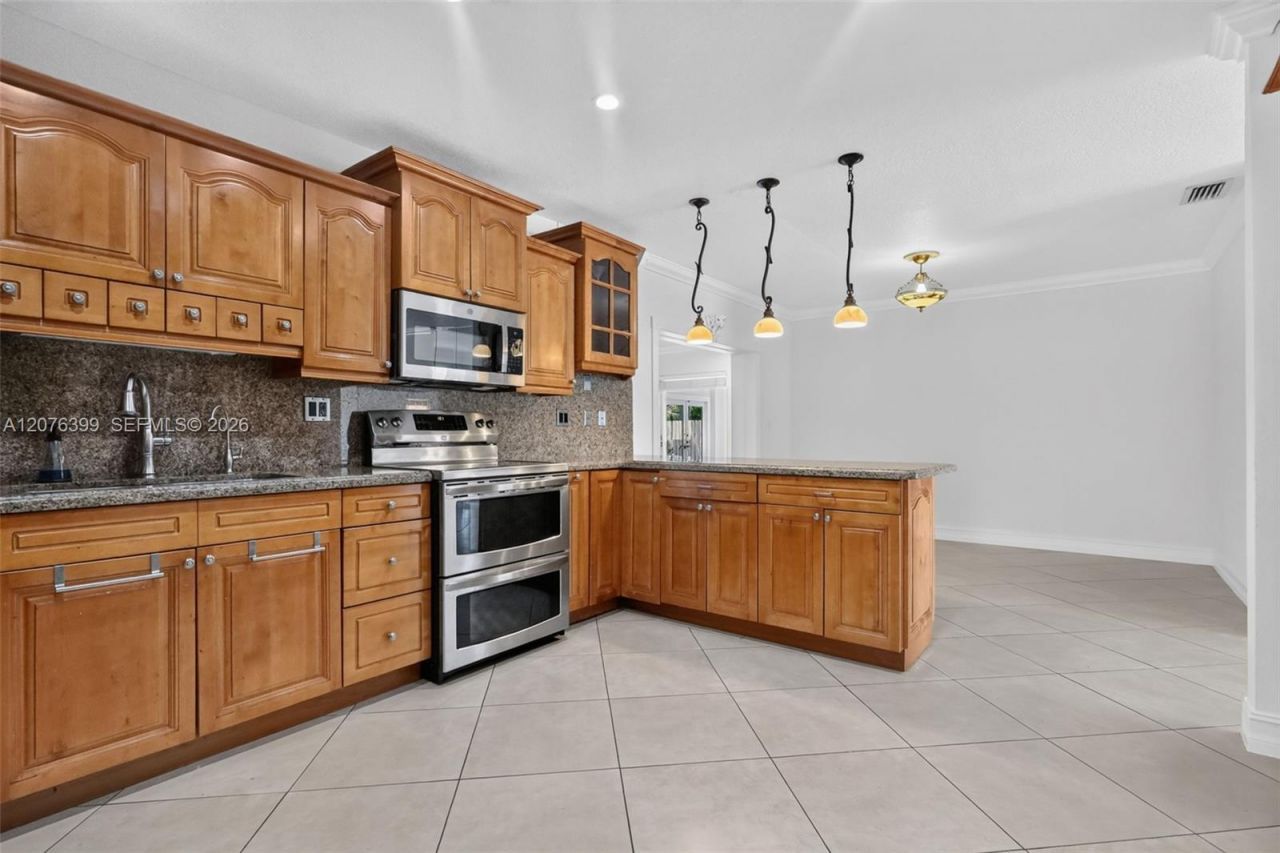 8936 SW 11th St , Miami, FL 33174 Photo