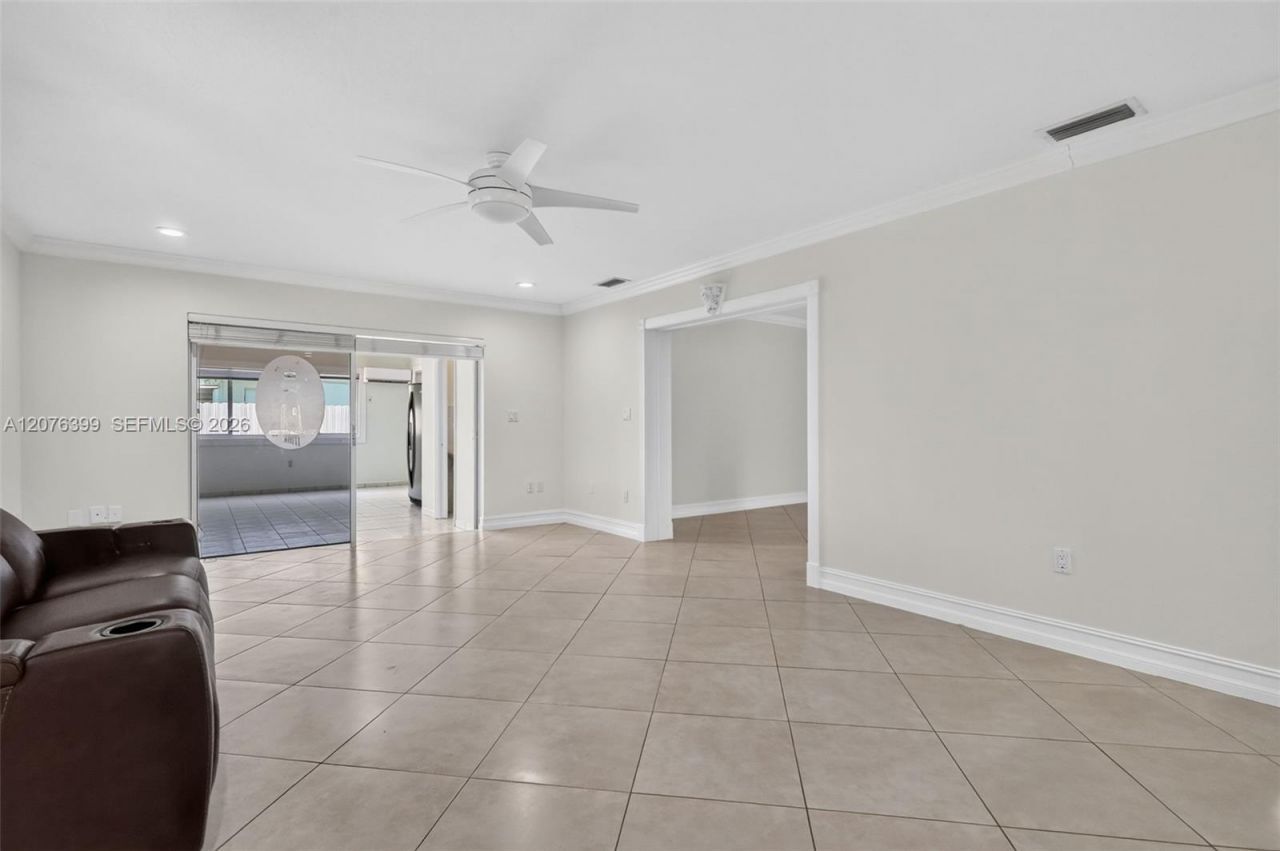 8936 SW 11th St , Miami, FL 33174 Photo