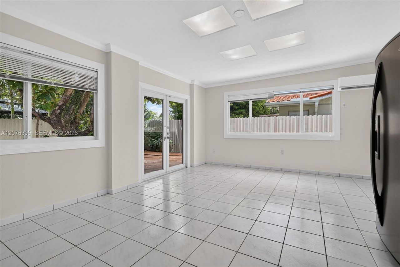 8936 SW 11th St , Miami, FL 33174 Photo