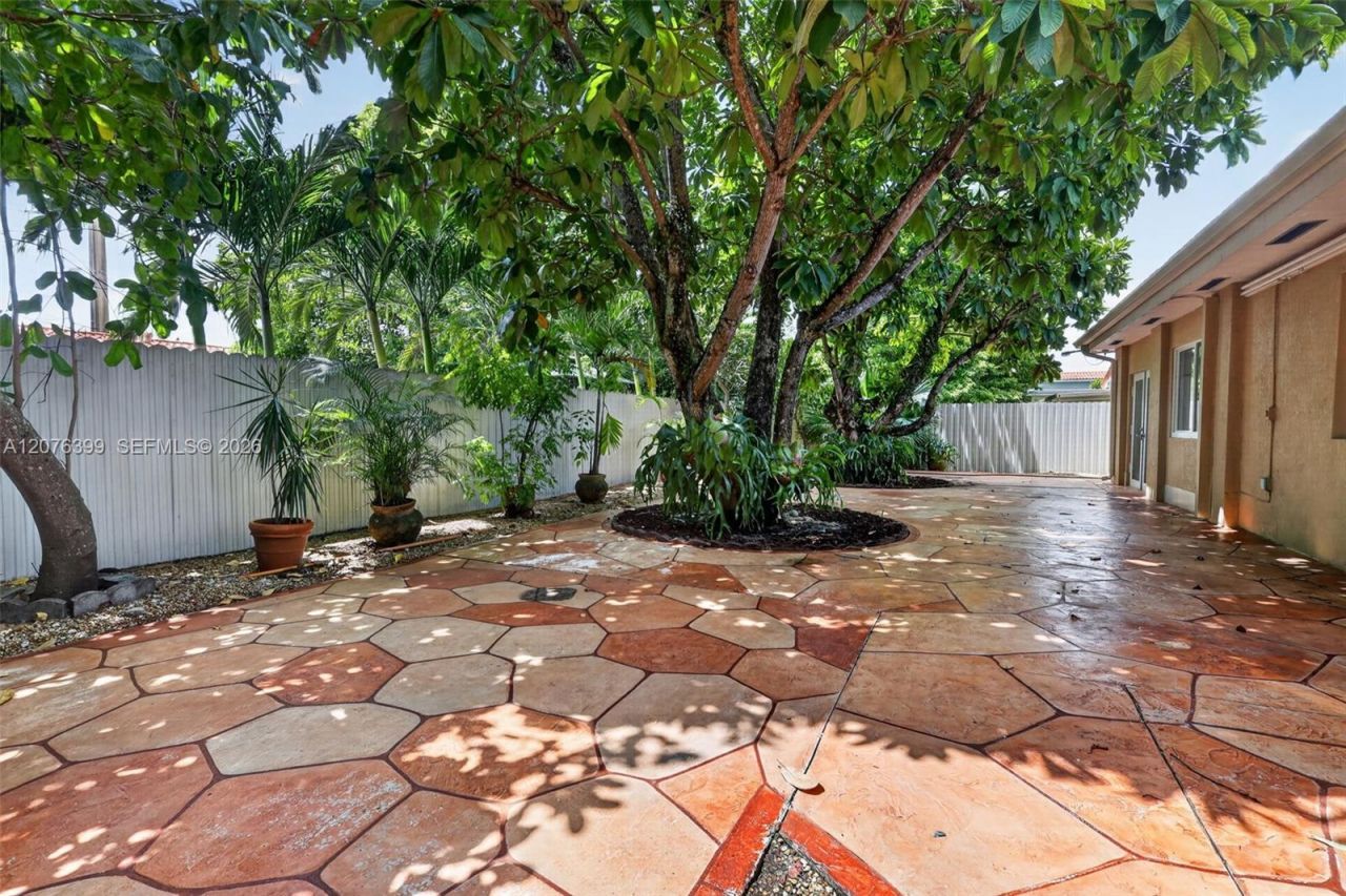 8936 SW 11th St , Miami, FL 33174 Photo