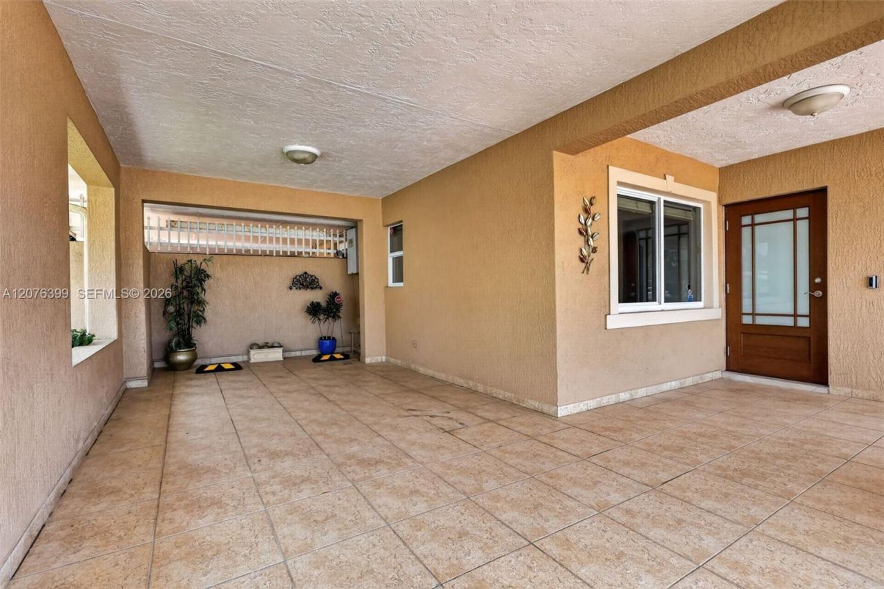 8936 SW 11th St , Miami, FL 33174 Photo