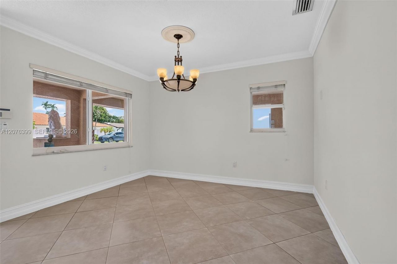 8936 SW 11th St , Miami, FL 33174 Photo