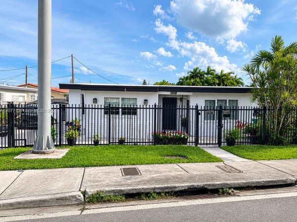 6060 NW 7th St , Miami, FL 33126