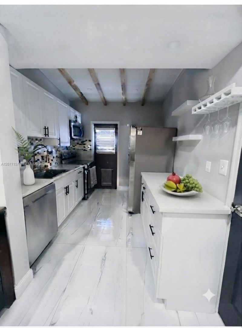 6060 NW 7th St , Miami, FL 33126 Photo