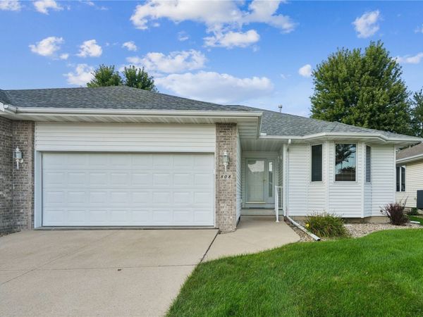 808 Winterberry Pl NE, Cedar Rapids, IA 52402