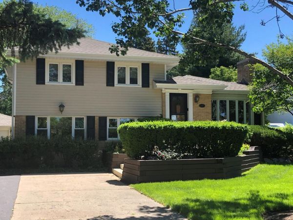 647 N Wilke Road , Arlington Heights, IL 60005