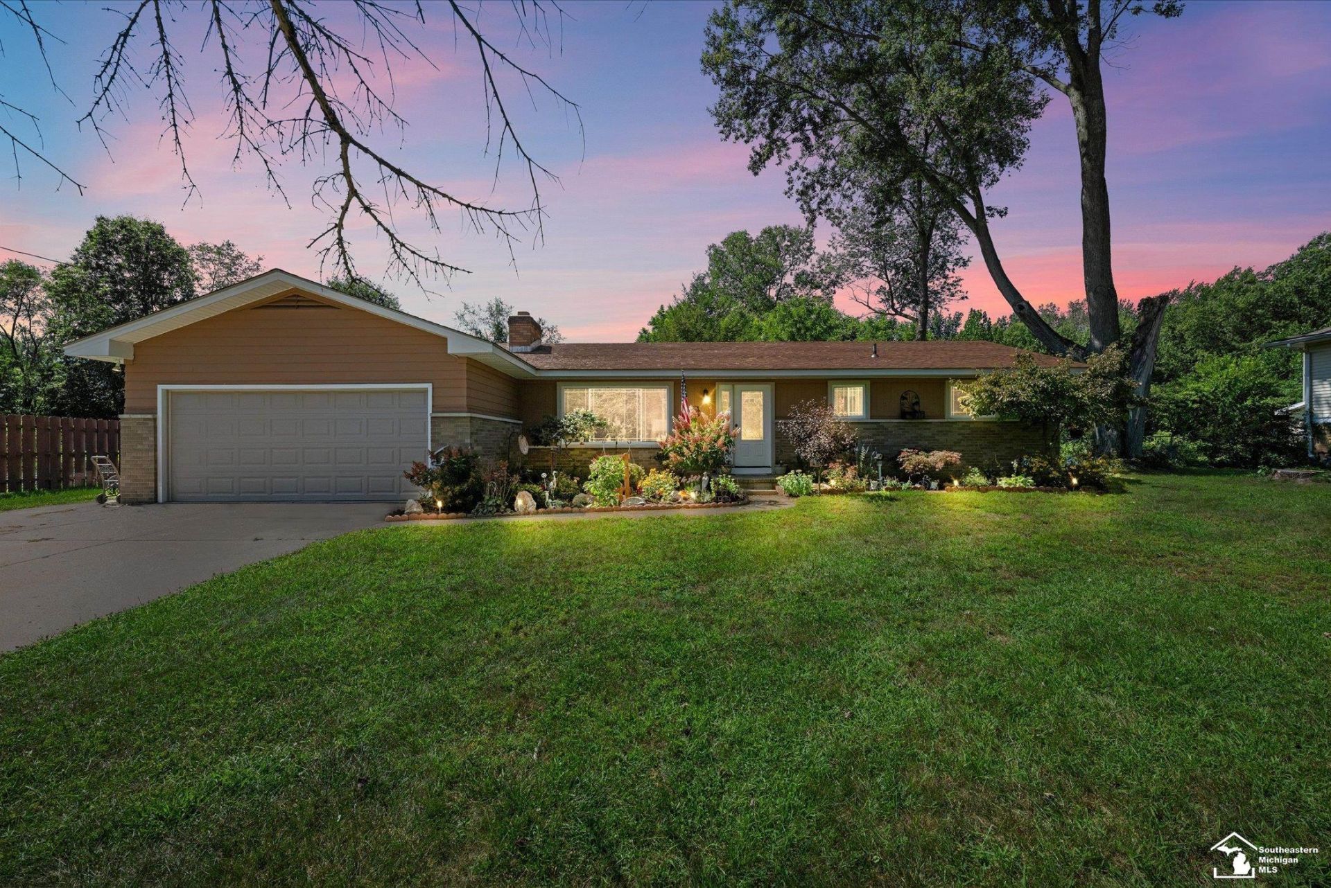 8417 Saratoga Drive, Lambertville, MI 48144 Main Photo