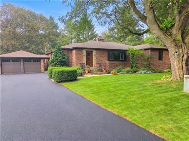 320 Weymouth Drive, Rochester, NY 14625