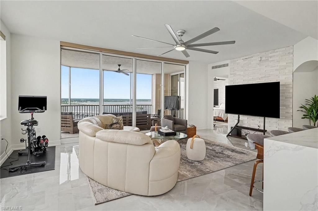 2090 W 1st St, Unit E2505, Fort Myers, FL 33901 Photo