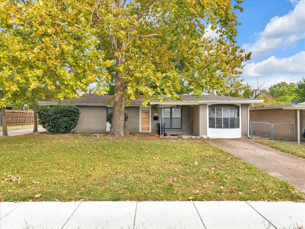 812 W Grubb Drive, Mesquite, TX 75149 Main Photo