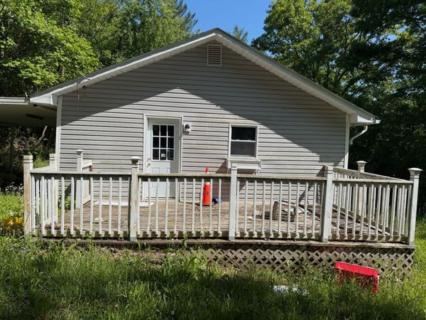216 Collins St , Sneedville, TN 37869