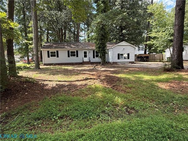 2034 Yacht Club Road , Hayes, VA 23072