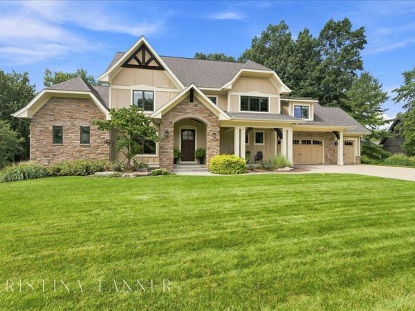 5782 Manchester Hills Drive SE, Grand Rapids, MI 49546