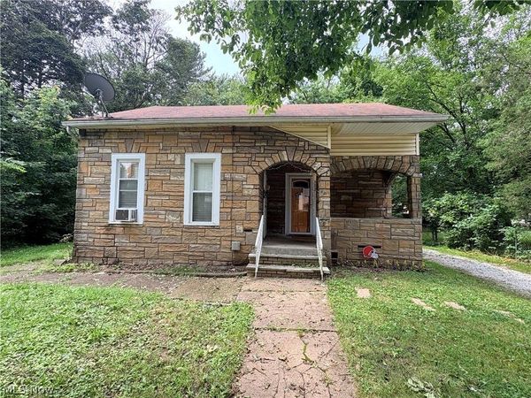 572 East Avenue , Akron, OH 44320